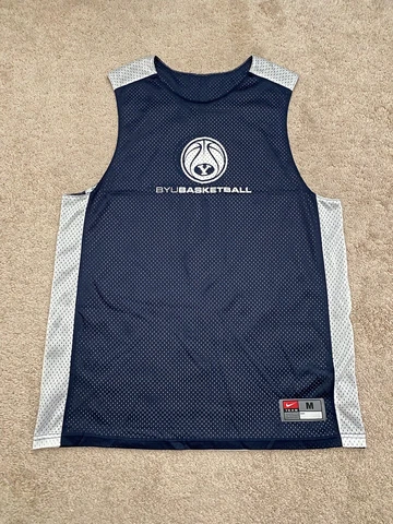 Mens medium BYU Basketball Jersey Nike Team Reversible Navy White Cover