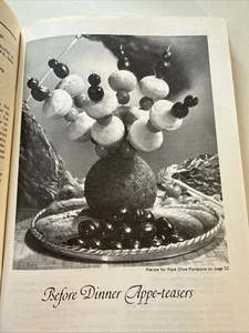 Appetizers Party Snacks Christmas VTG cocktail entertaining Cookbook housewife - Foto 1 di 24