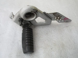 B1. Honda CBF 125 JC40 Fußraste vorne Links Fahrer Raste + Halter - Picture 1 of 1