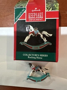Hallmark miniatura cavallo a dondolo serie n.4 ornamento fatto a mano con scatola 1991 - Foto 1 di 9
