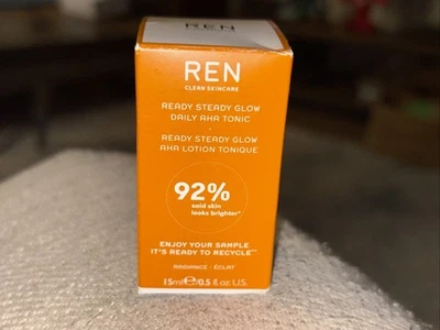 REN STEADY GLOW DAILY AHA TONIC (0,5 OZ/15 ML) TAMAÑO DE VIAJE NUEVO EN CAJA Foto 1 de 2