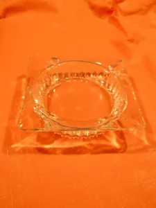 Vintage Glas Aschenbecher ~ 4,25 Zoll. - Bild 1 von 2