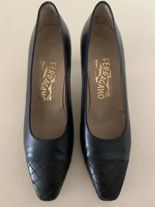Womens Salvatore Ferragamo Classic Heels Pumps Italy 7 AA Shoes Quilt Toe Navy - Picture 1 of 9