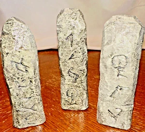 3 Handmade Obelisks 28mm Scatter Terrain Hand painted D&D Warhammer - Picture 1 of 9