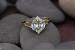 9ct Topacio Azul Oro Amarillo Y Ópalo Tamaño O Compromiso Anillo Británico Hecho - Imagen 1 de 12