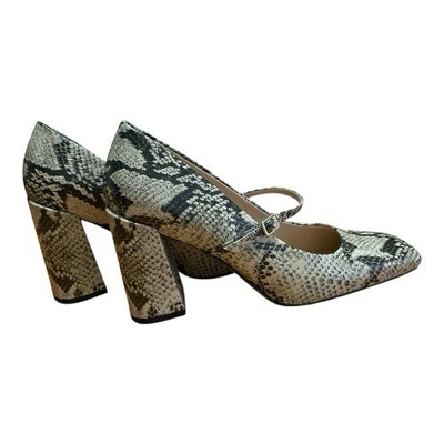 Zapatos de tacón Franco Sarto Hinton con textura patrón de piel de serpiente talla 8M clásicos Foto 1 de 4