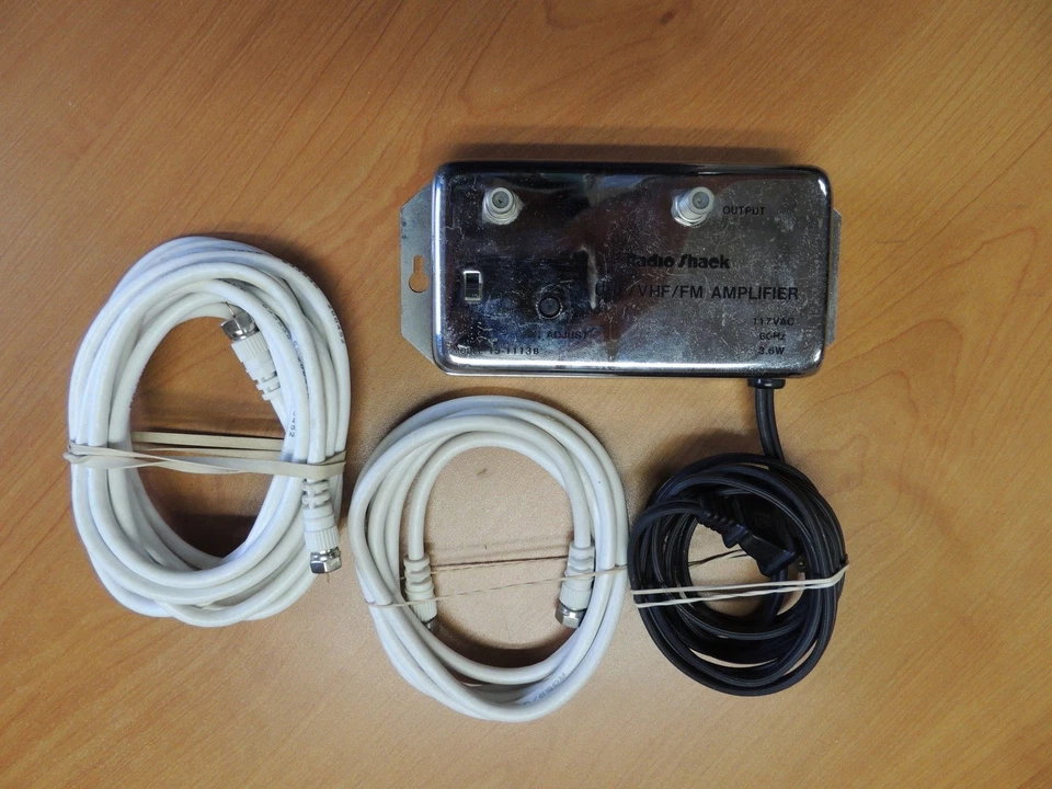 RadioShack 15-1113B UHF/VHF/FM Amplifier and Two RG-59/U Coax Cables 20dB - Image 1 of 1