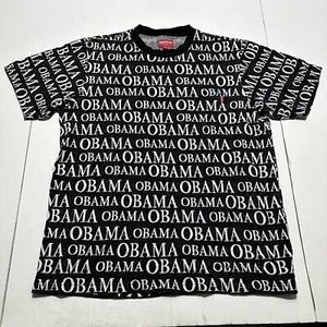 Supreme Obama Jacquard T-Shirt Herren Medium schwarz weiß Allover Print Rechtschreibung - Bild 1 von 9