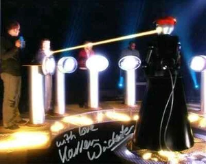 Doctor Who Autograph: KARREN WINCHESTER (Bad Wolf) Signed Photo - Imagen 1 de 1