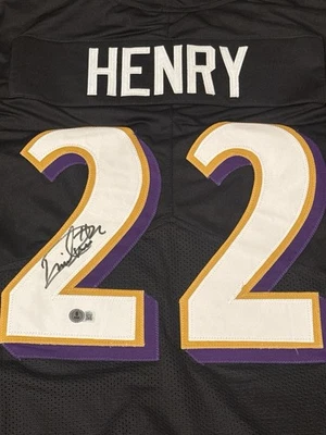 Camiseta deportiva firmada por Derrick Henry estilo profesional de los Baltimore Ravens Beckett Witnessed Foto 1 de 4