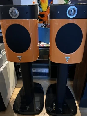 Focal Sopra n 1 con stand - Immagine 1 di 4