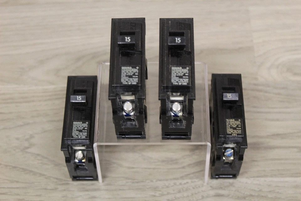 Lote de 4 disjuntores AMP Siemens 1 polo, 120/240 encaixe 15 Q1515 ITE Siemens NOVO NA CAIXA - Imagem 1 de 1