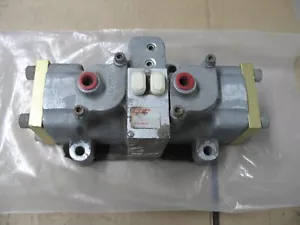 NUEVO COLECTOR SCHADER FUELLE L65481102 SPEED KING 4W2P MNT PILOTO REMOTO P9502 - Imagen 1 de 4
