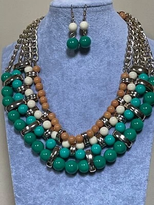 Juego Collar Cuatro Capas Verde Turquesa y Crema Lucite Cuentas Acabado Tono Oro Foto 1 de 4