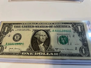 Ink Smear-$1 Bank Note -See Description) 2017A -B 92013982 C-Top Loading Plastic - Picture 1 of 2