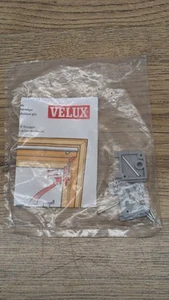 Genuine VELUX Roller Mounting Bracket Blind Carrier For Velux Roof Window - Picture 1 of 5