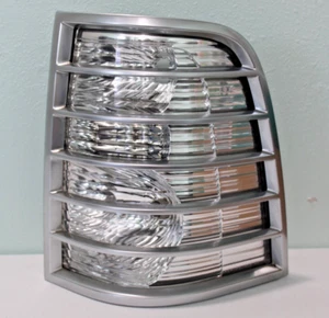 2006-2010 MERCURY MOUNTAINEER RH Passenger Side Tail Light OEM 8L94-13B504-A - Picture 1 of 7