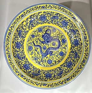 Chinesische antike gelbe Emaille Qianlong Drache Ladegerät Servierteller große Schüssel - Bild 1 von 24