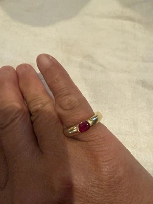 Anillo Elipse Solitario Amarillo 18K Vintage Cartier Rosa Rojo Rubí Corte Ovalado Foto 1 de 4