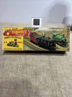 Roundhouse 2110 HO Scale SANTA FE RS-3 Diesel Locomotive - Image 1 of 3