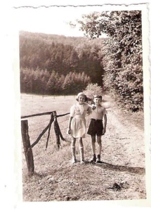 1955 BAMBINI FRATELLO E SORELLA A BAMBERG BAMBERGA FOTO ORIGINAL DENTELLAT 6x9,2 - Picture 1 of 2