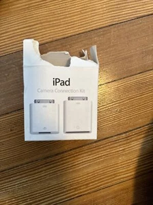 Apple iPad/iPod Camera Connection Kit - MC531ZM/A - USB & SD Card Reader - Picture 1 of 2