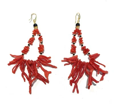 Orecchini frange corallo rosso naturale e onice lucido argento sterling placcato - Immagine 1 di 3