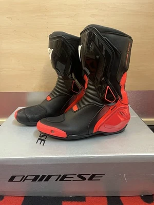 Botas de moto Dainese Nexus 2 - negras/rojas fluo - talla EU 42 UK 8 Foto 1 de 4
