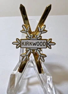 Vintage Kirkwood Skigebiet Crossed Ski's & Snowflake Pin 1 3/4" x 1" Pinback - Bild 1 von 2