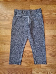 Victoria's Secret Pink Ultimate Yoga Capri Crop Pants Size M Heather Gray - Picture 1 of 12