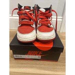 Nike Air Jordan Retro 1 High OG GS taglia 4Y #575441-161 rosso/bianco/nero con scatola - Foto 1 di 22