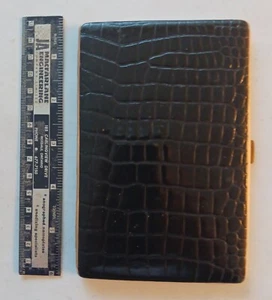 Vintage Elegant Black & Golden Metal Cigarette Case with Clasp - Imagen 1 de 2