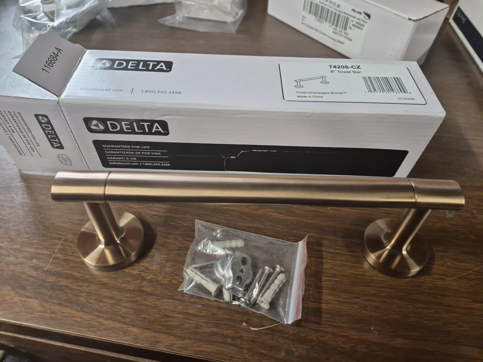 Delta 74208-CZ Altado 8" Toallero Champagne Bronce Foto 1 de 2