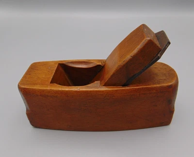 ANTIQUE SMALL WOODEN BLOCK PLANE - Image 1 of 4