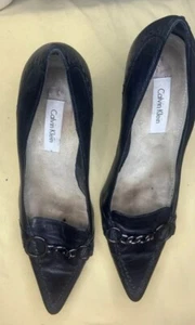 Calvin Klein Pumps Größe 9,5 M schwarz spitz zulaufend Leder Logo Kette Vintage - Bild 1 von 9