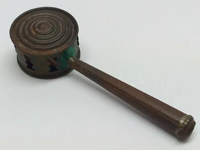 Ancien JOUET ANCIEN PORTUGAIS EN MÉTAL ETAIN ENFANT HOCHET ET SIFFLET / CORNE - Photo 1/4