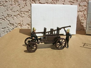 RARE FF Models 1/43 2 FIGURINES POMPIERS METAL+ POMPE à BRAS 2 ESSIEUX V3348 - Imagen 1 de 3