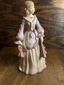 Estatuilla de porcelana Cybis #291 niña en vestido de lavanda retirada vintage firmada - Imagen 1 de 18