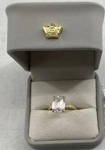 Anillo de corte esmeralda de 4 quilates (disfraz). Placa de oro talla 8 sobre plata .925.  E2Dbin-c - Imagen 1 de 4