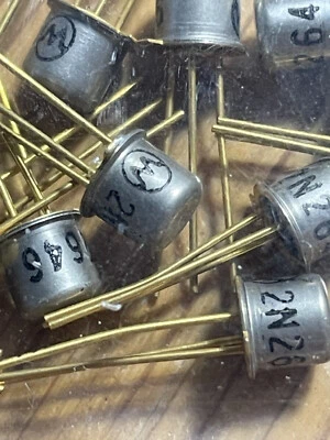 A Lot Of TWO  MOTOROLA  2N2646 UniJunction transistors , 0.5 A, 30 V ,TO-18 case - Image 1 of 2