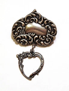 Vtg Antiqued Filigree Silver Tone Heart Shaped Placard Dangling Heart Brooch Pin - Picture 1 of 6