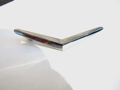 Tirador de cajón Chevron cromado vintage cara pico gabinete puerta manija Amerock Foto 1 de 4