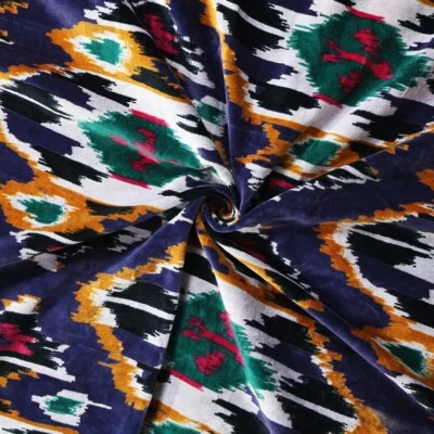 Vestido indio de tela de terciopelo suave estampado Ikat costura tapicería terciopelo por año Foto 1 de 4