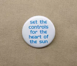 Set the Controls for the Heart of the Sun 1.25” botón Pink Floyd Moorcock Music - Imagen 1 de 3