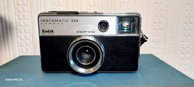 Kodak Instamatic 333 Electronic Point & Shoot 126 Film Camera. - Image 1 of 4