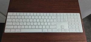 Apple A1843 Wireless Rechargeable Bluetooth Magic Keyboard With Numeric Keypad - Picture 1 of 4