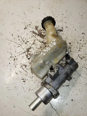 Cilindro maestro de freno hatchback compatible con 10-12 VERSA 1337403 Foto 1 de 4