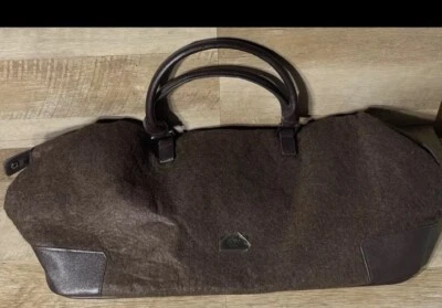 Bolso de viaje HUGO BOSS perfumes de fieltro marrón bolsa de gimnasio logotipo cremalleras Foto 1 de 4