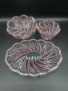 CIOTOLE E VASSOIO CRISTALLO VORTICE ROSSO E TRASPARENTE MENTA PIPERITA natalizia Mikasa 3 pezzi - Foto 1 di 8