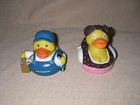 Badeente Quietschente Ente Gummiente Handwerker Polygonvatro,  rosa Dirndl